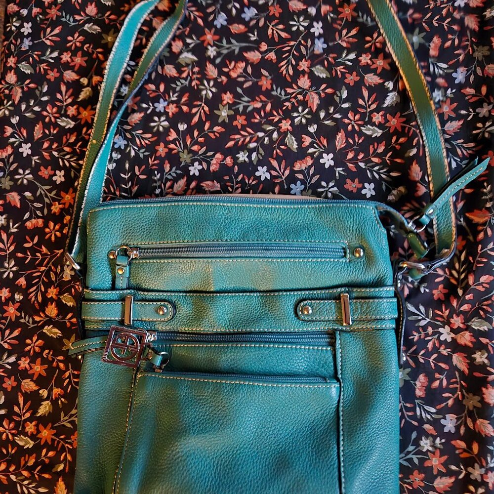 Giani Bernini purse, super functional with an excess of pockets.